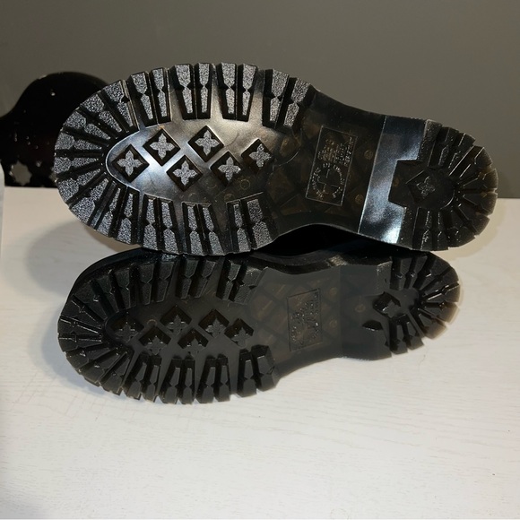 Dr. Marten’s 2976 Quad Platform Chelsea Boot Smooth Leather - Picture 5 of 5